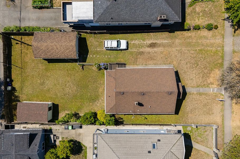 428 E 62nd Avenue Vancouver, BC - 1