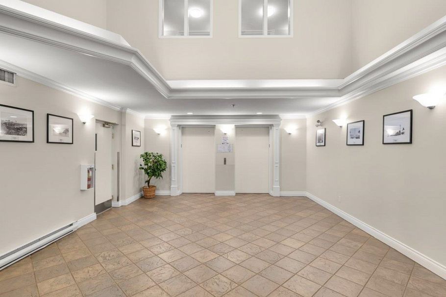 413 128 W 8th Street North Vancouver, BC - 2