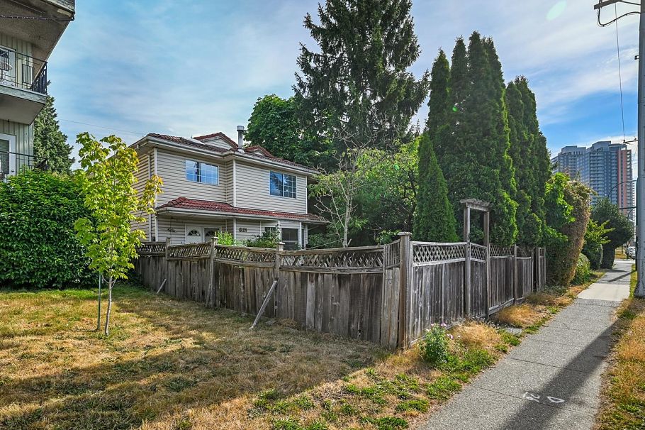 819 W 70th Avenue Vancouver, BC - 30