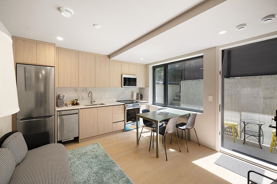 4090 W 31st Avenue Vancouver, BC - 32