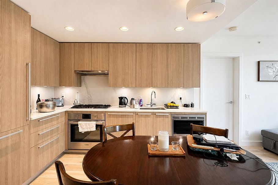 304 2738 Library Lane North Vancouver, BC - 9