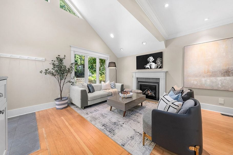 396 E Keith Road North Vancouver, BC - 11