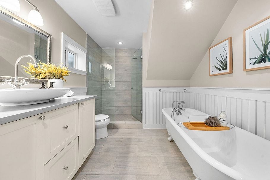 396 E Keith Road North Vancouver, BC - 24