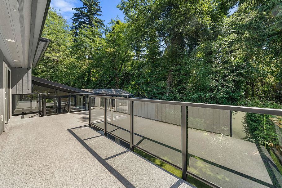 1776 Medwin Place North Vancouver, BC - 32