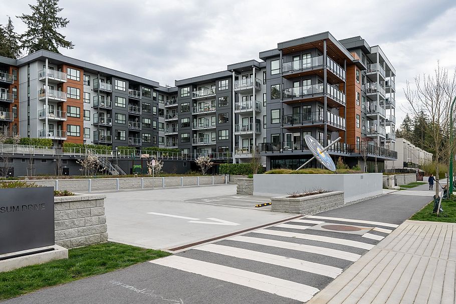 605 3596 Malsum Drive North Vancouver, BC - 35