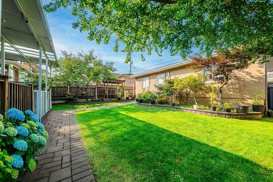 763 W 64th Avenue Vancouver, BC - 29