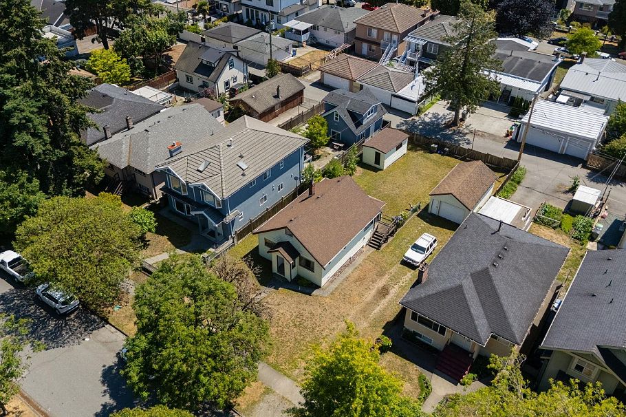 428 E 62nd Avenue Vancouver, BC - 9