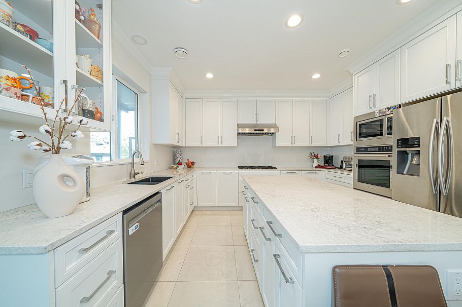 763 W 64th Avenue Vancouver, BC - 9
