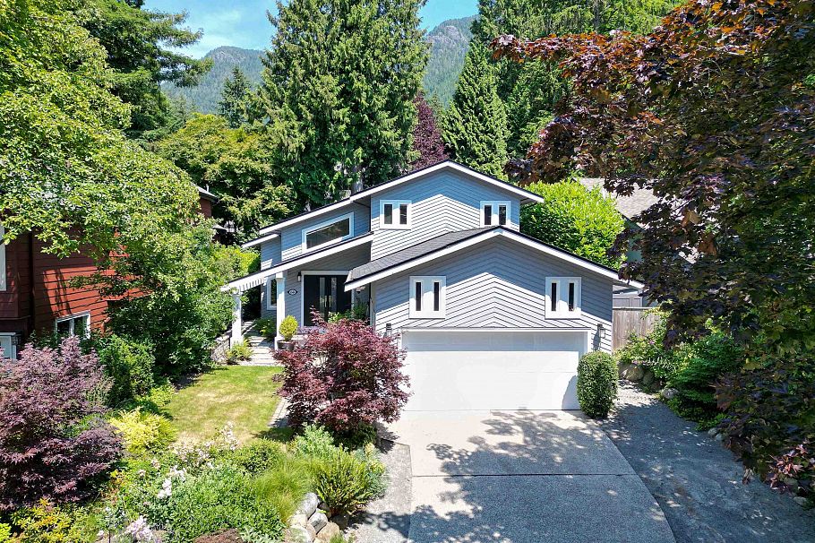 5544 Woodchuck Place North Vancouver, BC - 1