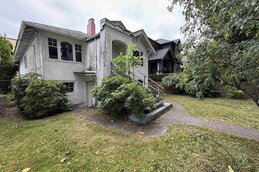 3481 W 10th Avenue Vancouver, BC - 3