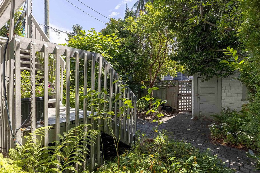 3622 W 8th Avenue Vancouver, BC - 37