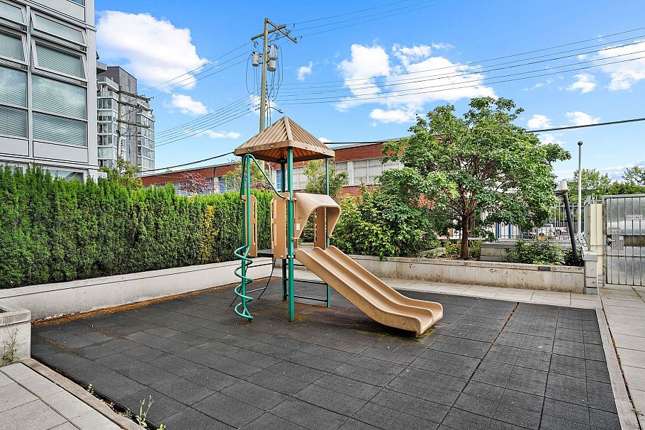 311 298 E 11th Avenue Vancouver, BC - 30