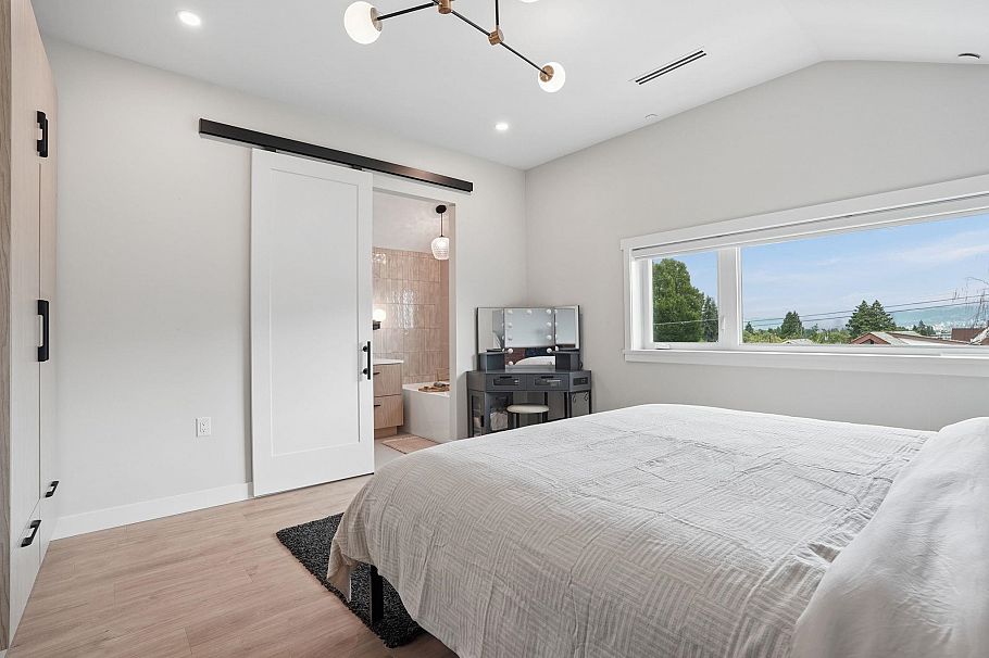 1889 E 34th Avenue Vancouver, BC - 22