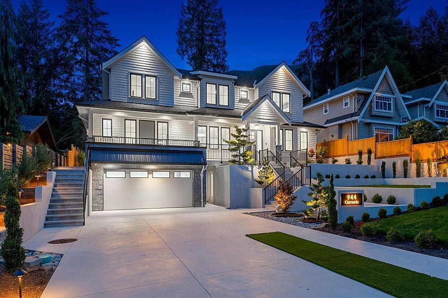 944 Clements Avenue North Vancouver, BC - 2
