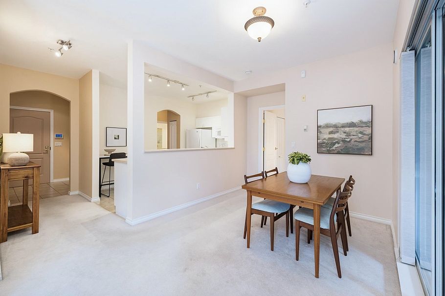 206 678 W Queens Road North Vancouver, BC - 8