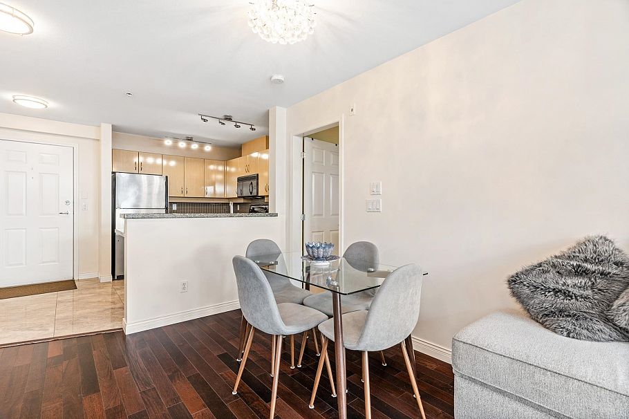 411 345 Lonsdale Avenue North Vancouver, BC - 8