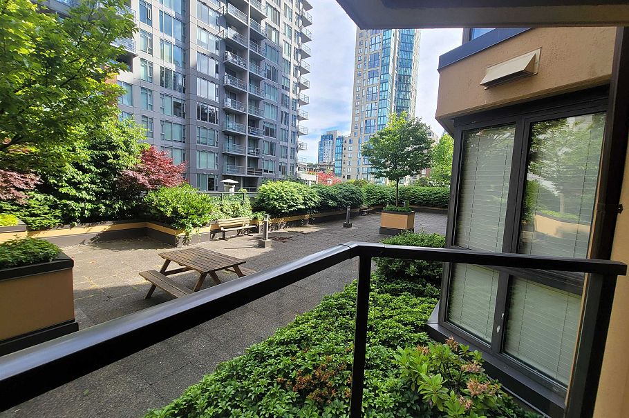 214 488 Helmcken Street Vancouver, BC - 12