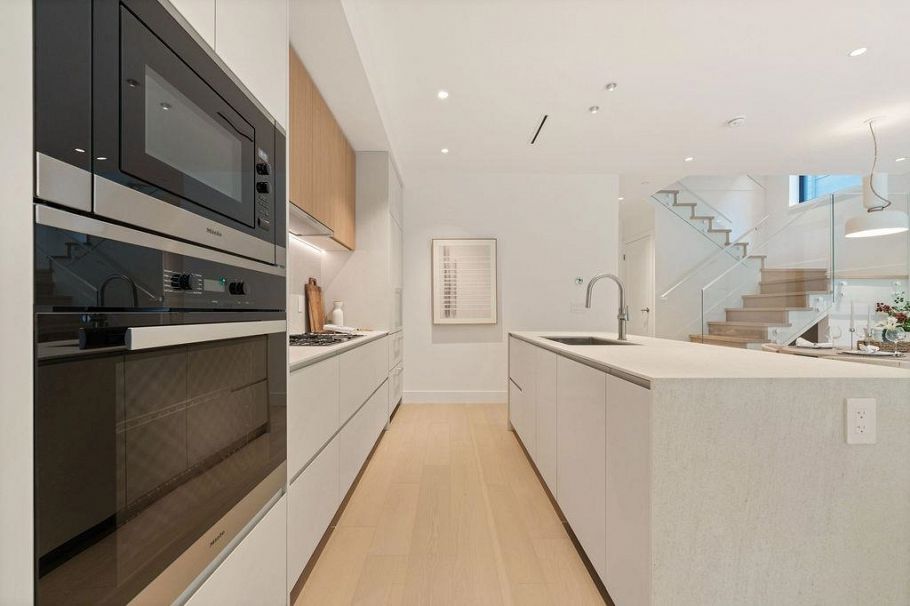 1 2926 W 12th Avenue Vancouver, BC - 5