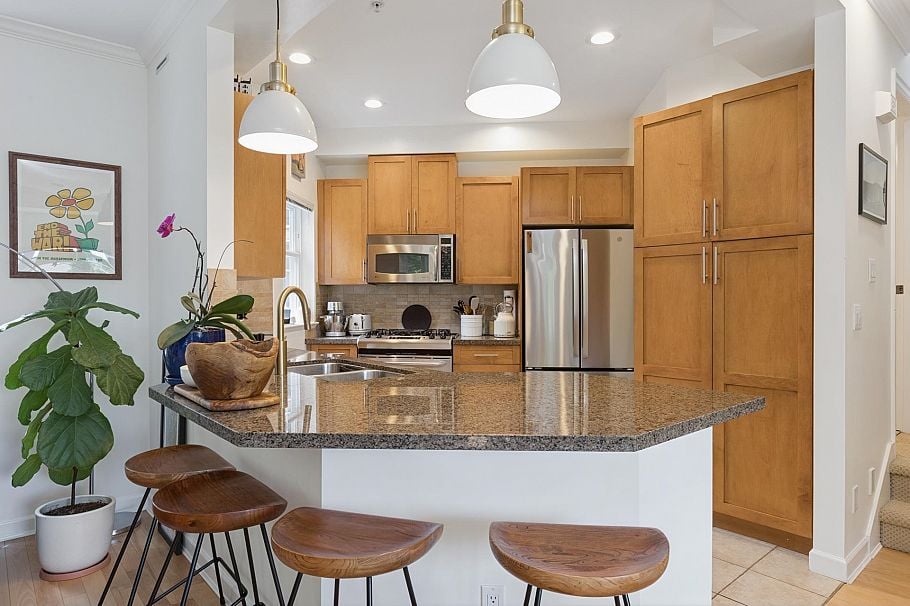 9 3175 Baird Road North Vancouver, BC - 14