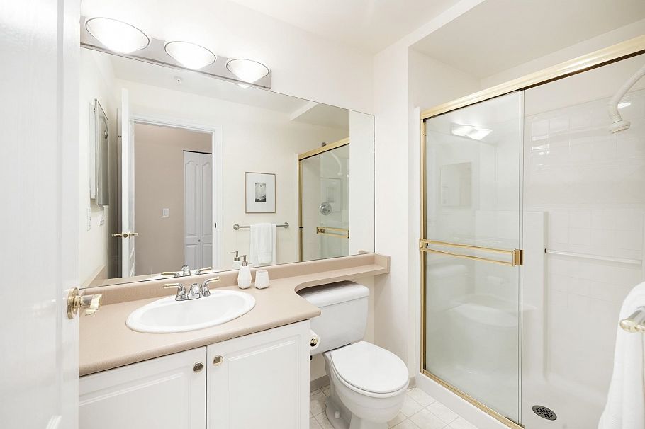 206 678 W Queens Road North Vancouver, BC - 30