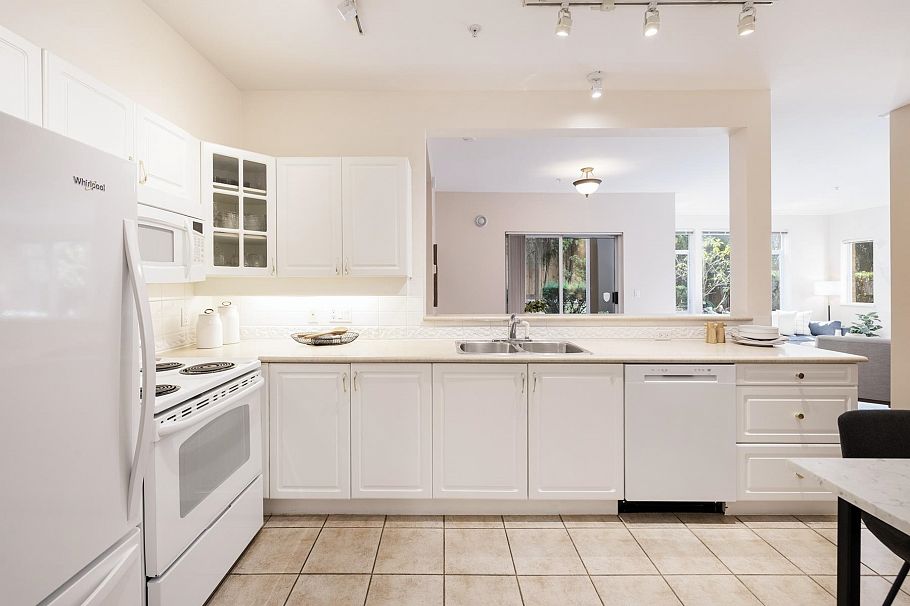 206 678 W Queens Road North Vancouver, BC - 16