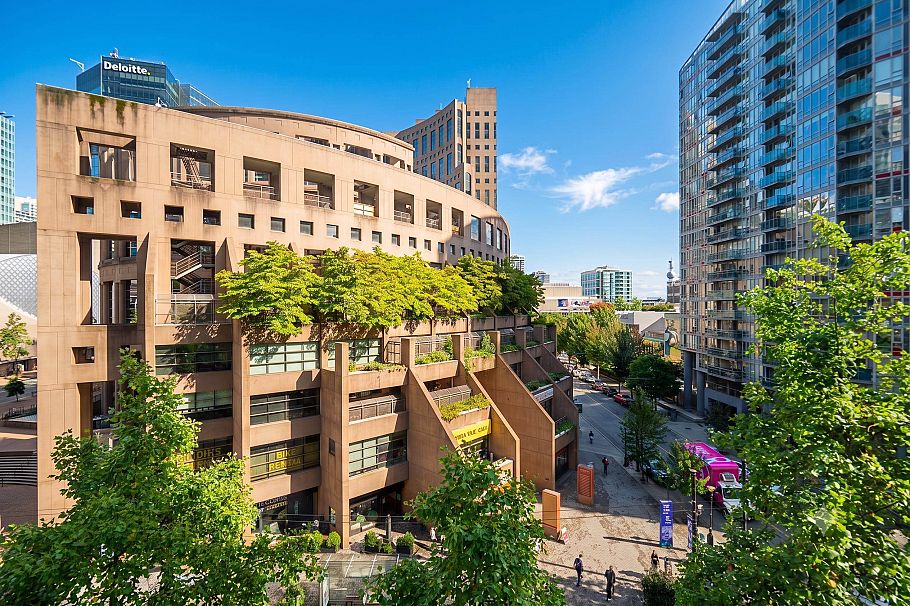 701 819 Hamilton Street Vancouver, BC - 2