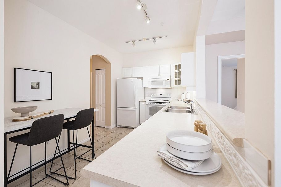 206 678 W Queens Road North Vancouver, BC - 17