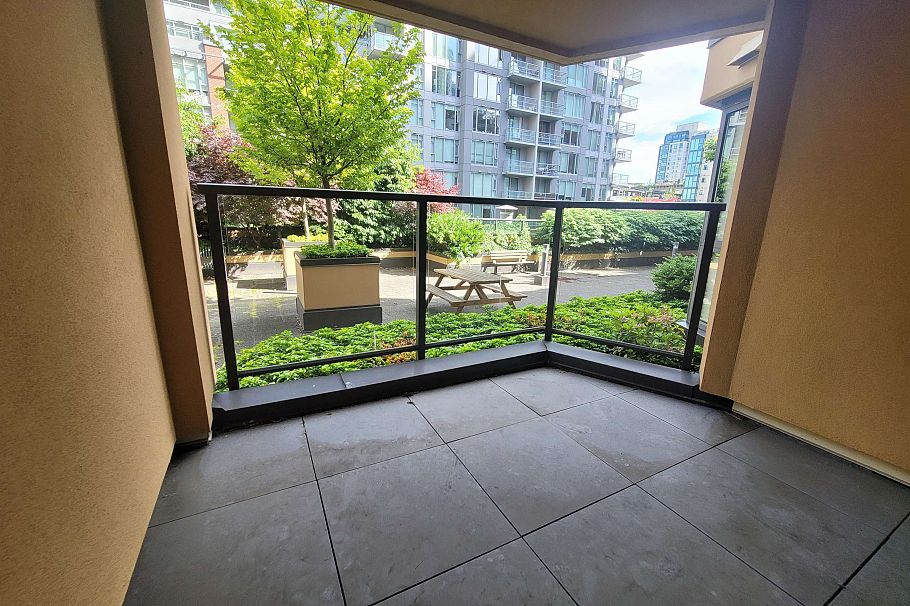 214 488 Helmcken Street Vancouver, BC - 11