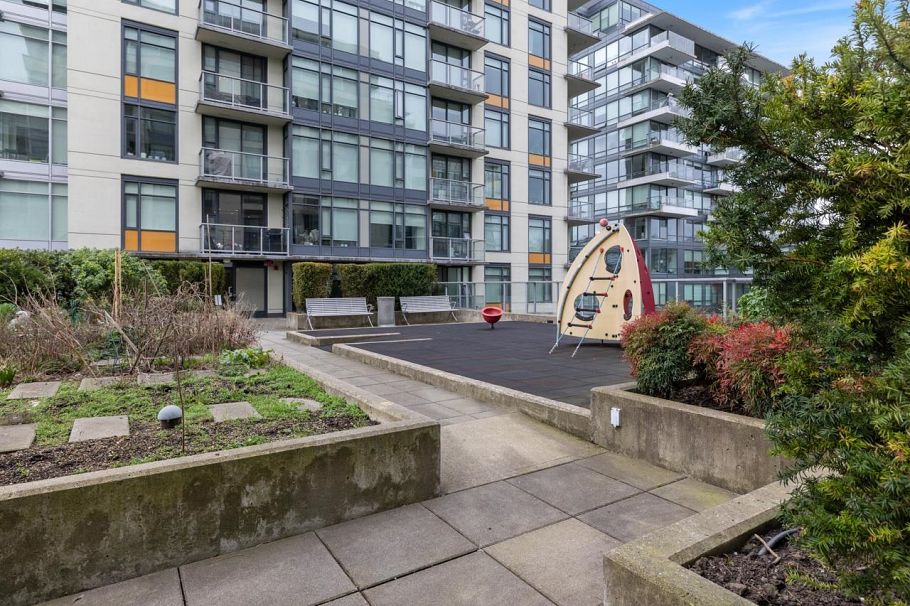 128 W 1st Avenue Vancouver, BC - 27