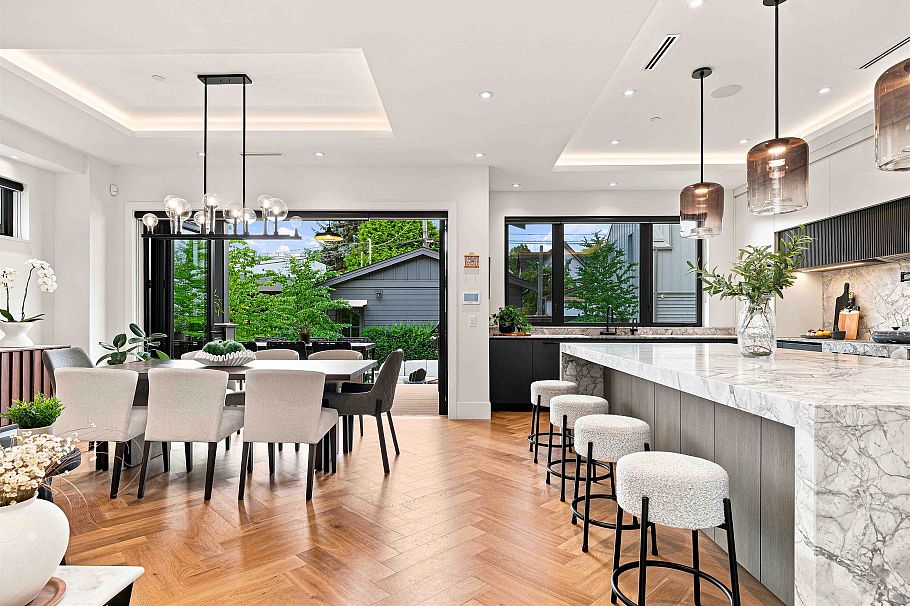 264 E 17th Avenue Vancouver, BC - 5