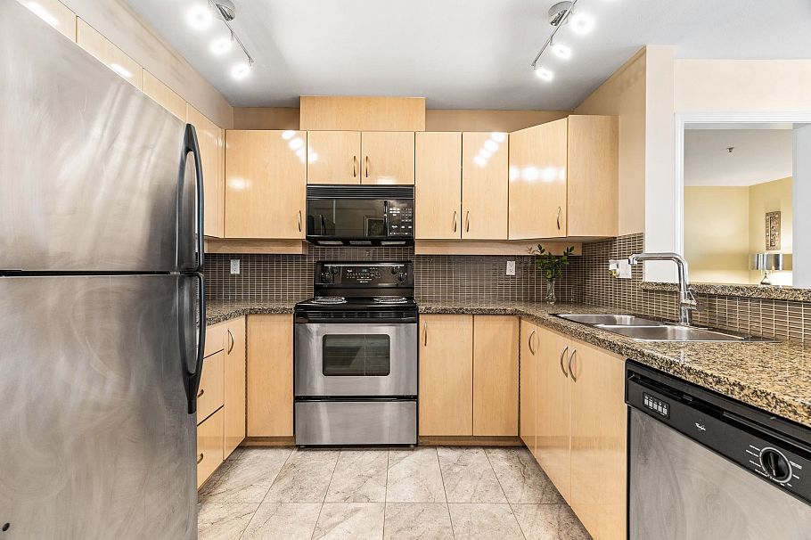 411 345 Lonsdale Avenue North Vancouver, BC - 13