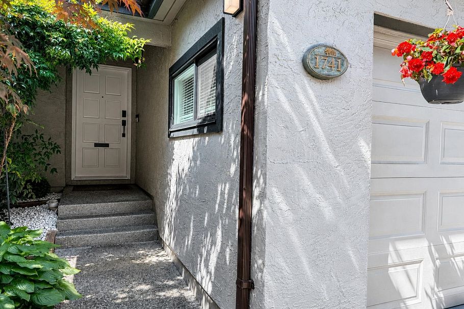 1741 Rufus Drive North Vancouver, BC - 31