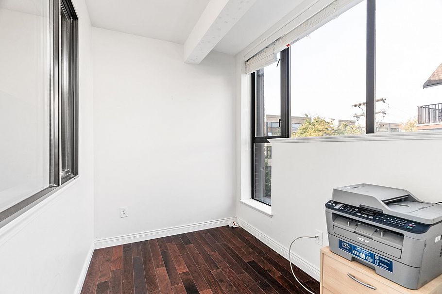 411 345 Lonsdale Avenue North Vancouver, BC - 24
