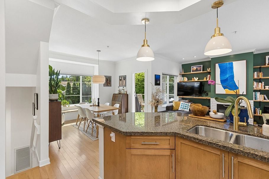 9 3175 Baird Road North Vancouver, BC - 13