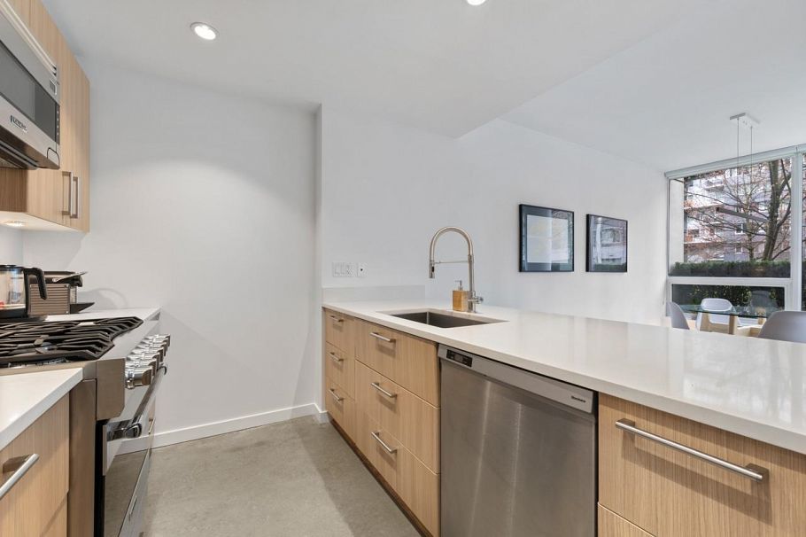 128 W 1st Avenue Vancouver, BC - 9