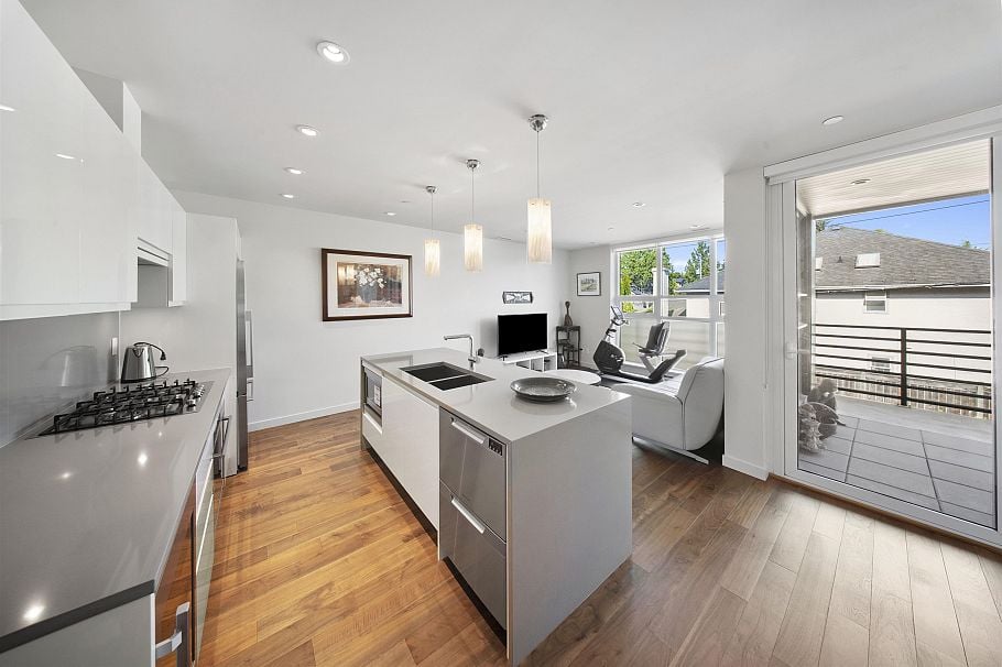 203 2095 W 44th Avenue Vancouver, BC - 4