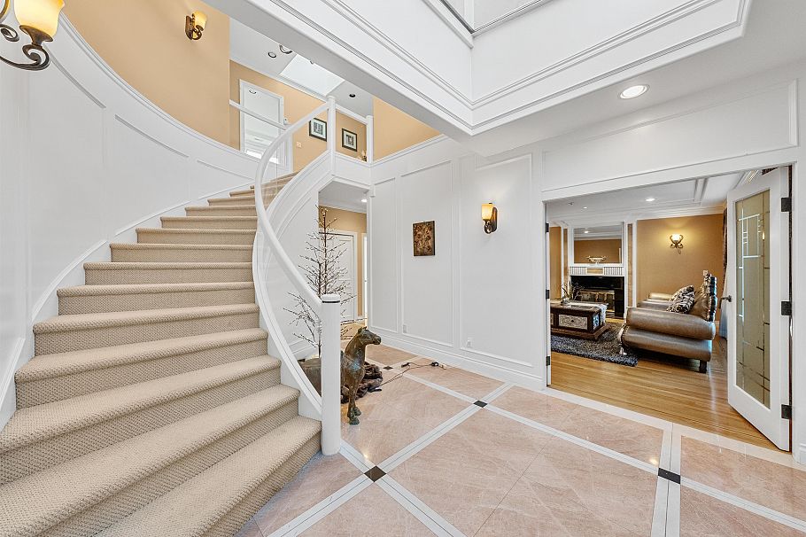 1426 W 48th Avenue Vancouver, BC - 2