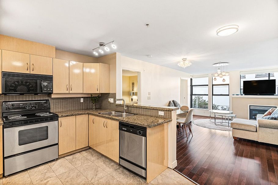 411 345 Lonsdale Avenue North Vancouver, BC - 14