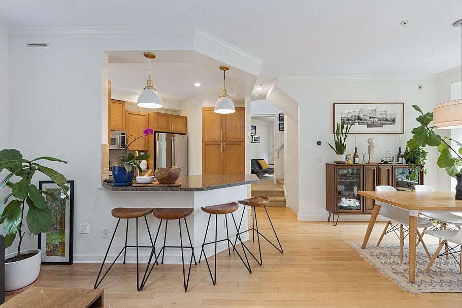 9 3175 Baird Road North Vancouver, BC - 2