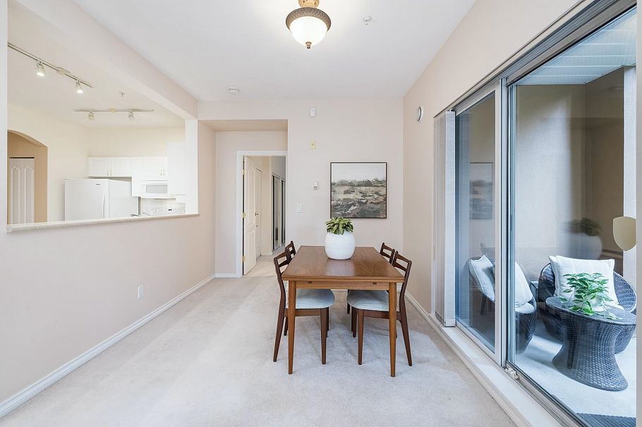 206 678 W Queens Road North Vancouver, BC - 12
