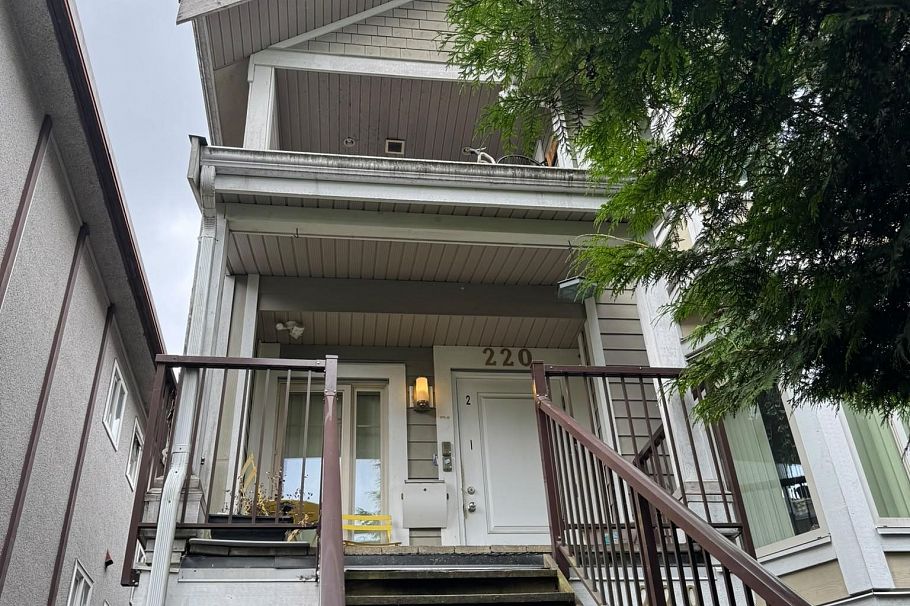 220 E 15th Avenue Vancouver, BC - 2