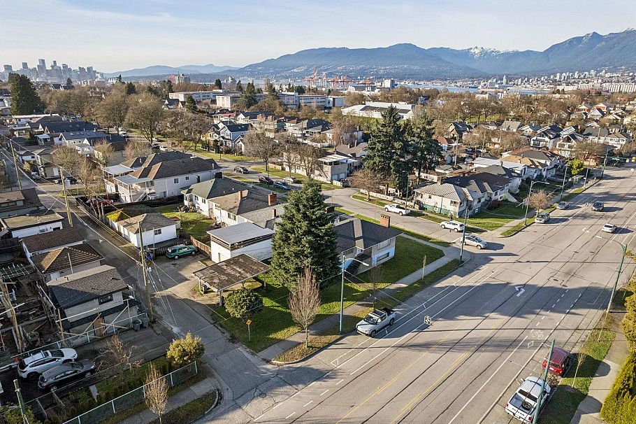 925 Nanaimo Street Vancouver, BC - 31