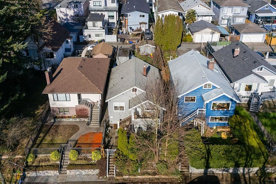 3617 Adanac Street Vancouver, BC - 2