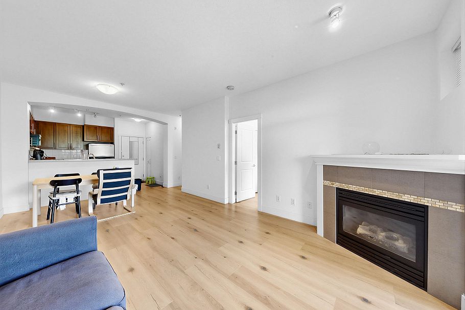 319 2250 Wesbrook Mall Vancouver, BC - 1