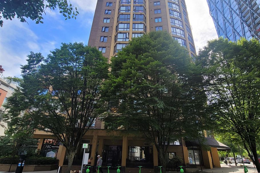 214 488 Helmcken Street Vancouver, BC - 2