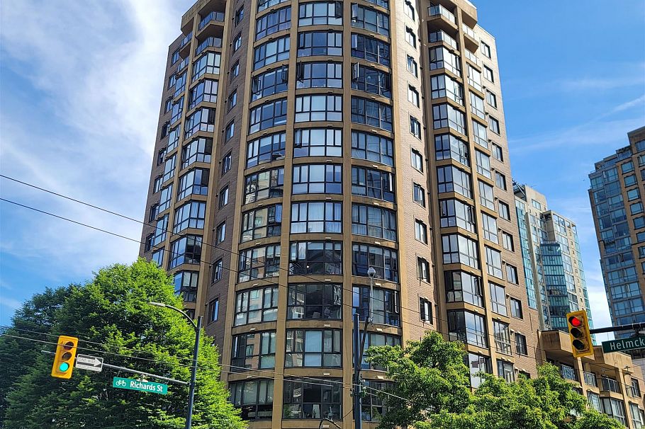 214 488 Helmcken Street Vancouver, BC - 1