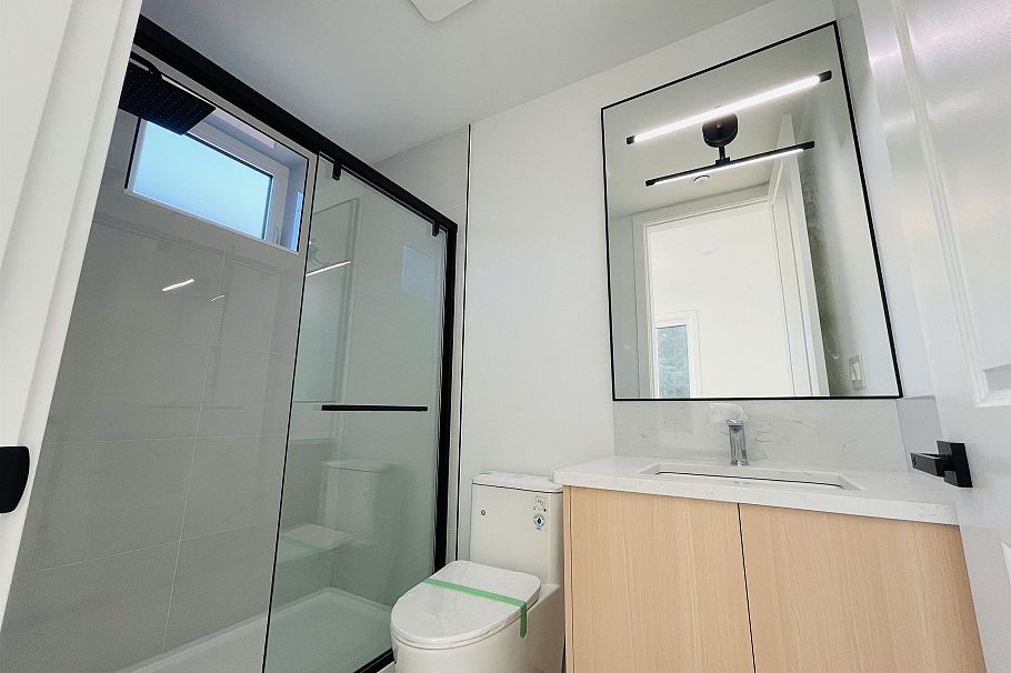 1 2452 Harrison Drive Vancouver, BC - 5