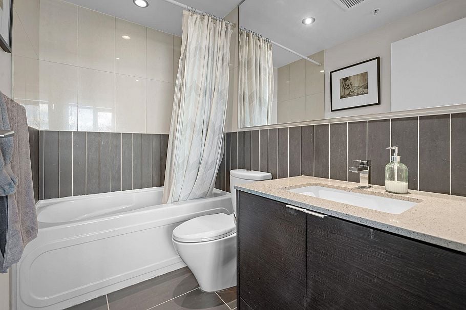 907 175 West 2nd St Street North Vancouver, BC - 17