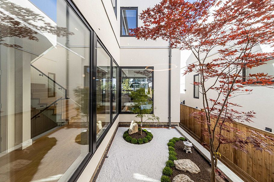 840 E 14th Street North Vancouver, BC - 17