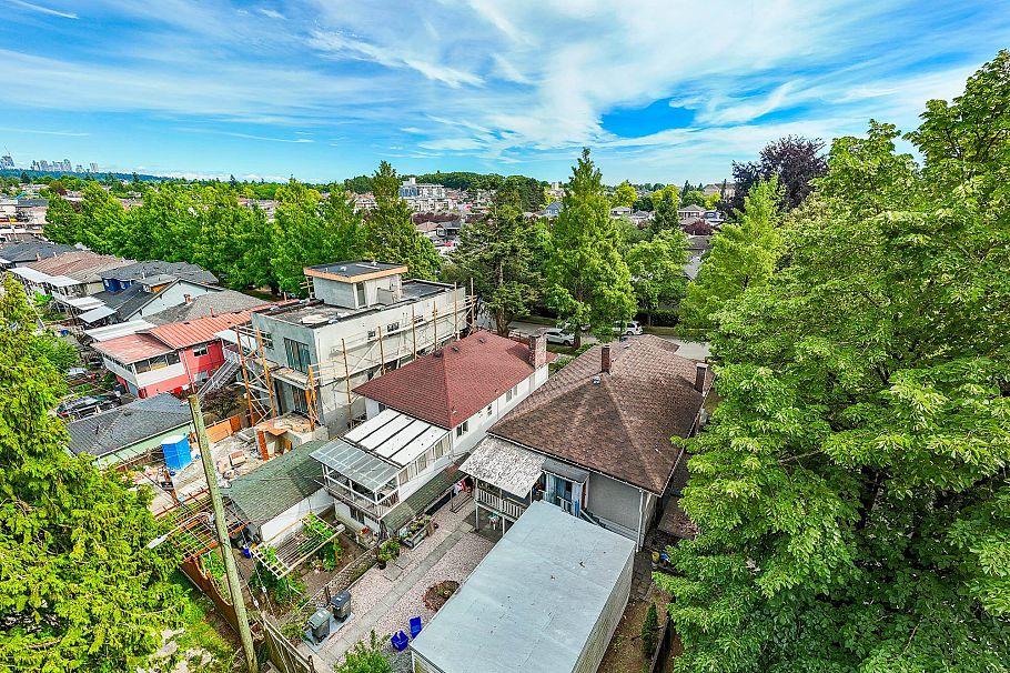 1807 E 38th Avenue Vancouver, BC - 4